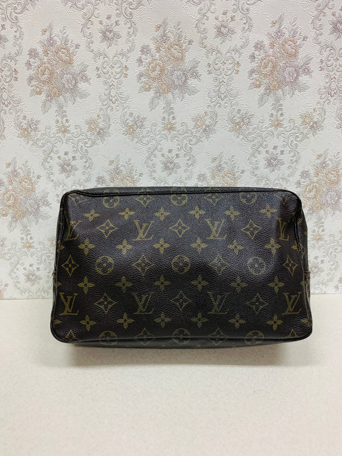 Louis Vuitton Monogram Trousse Toilette 28