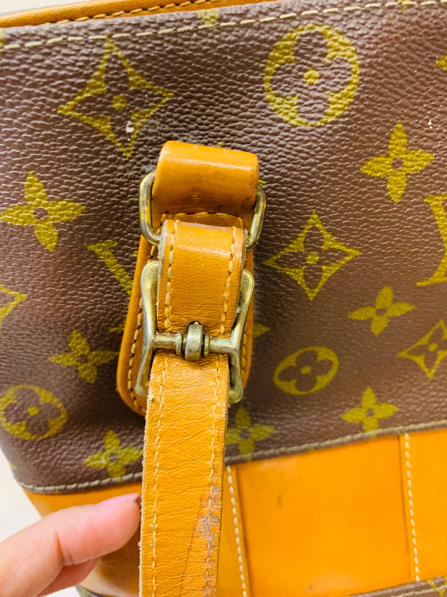 LOUIS VUITTON Bucket PM French Company