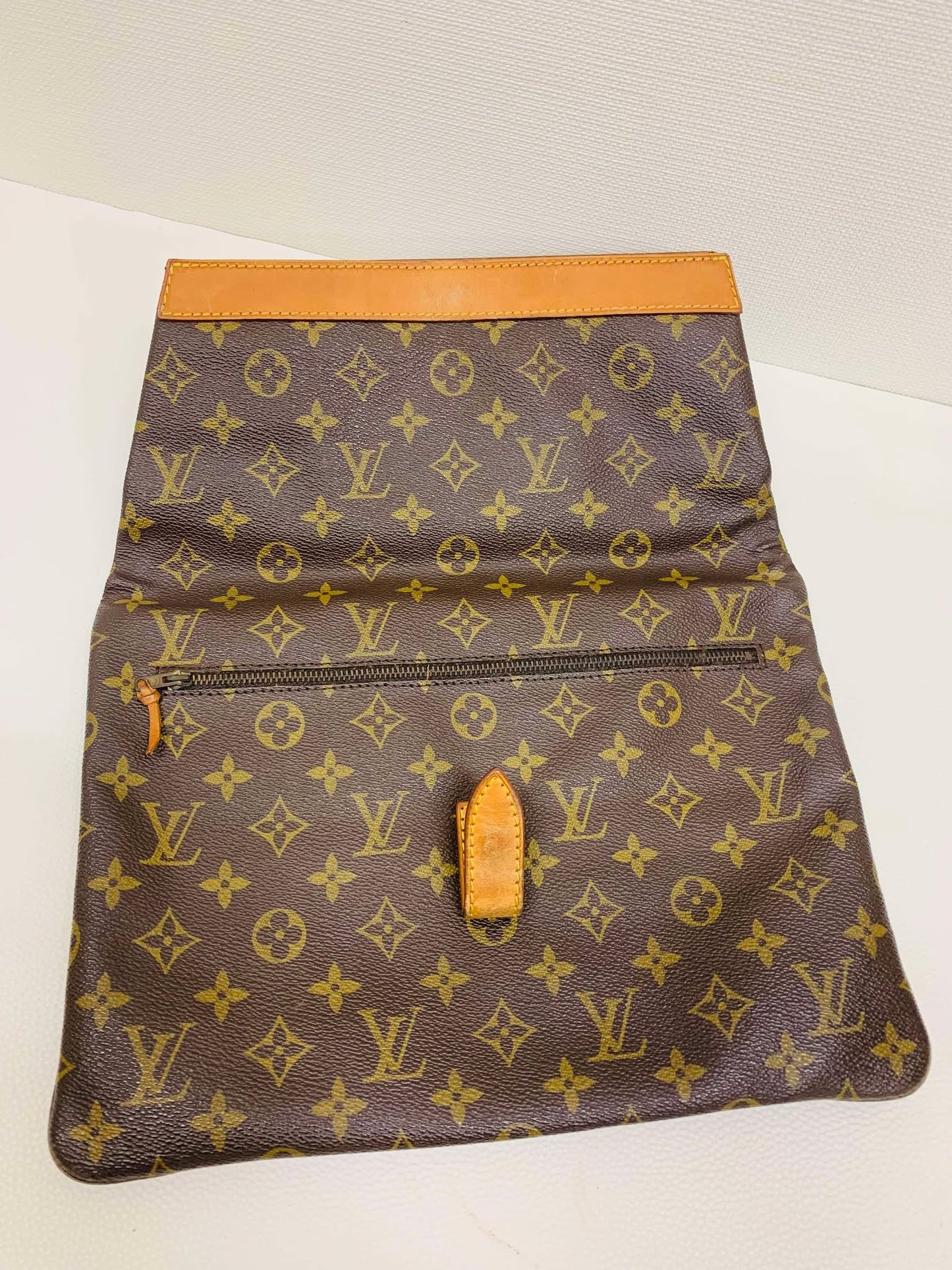 Authentic Louis Vuitton Vintage Pleante Clutch bag