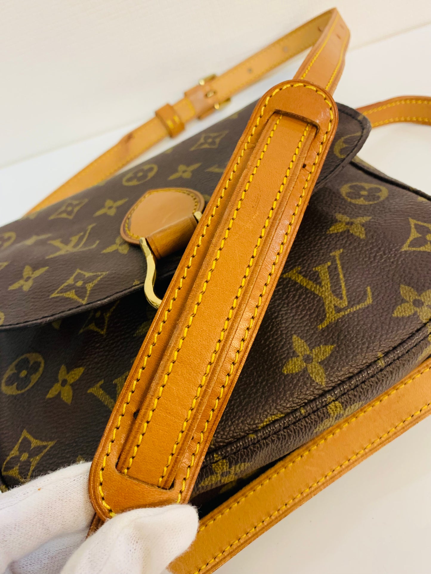 LOUIS VUITTON Saint Cloud MM Monogram