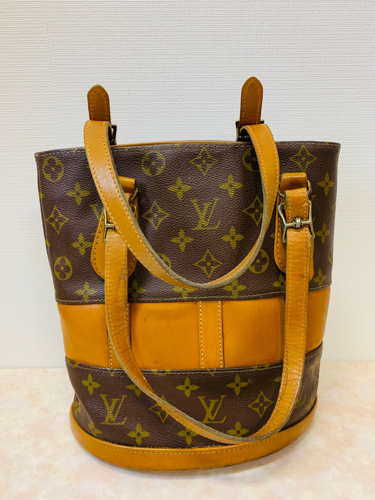 LOUIS VUITTON Bucket PM French Company