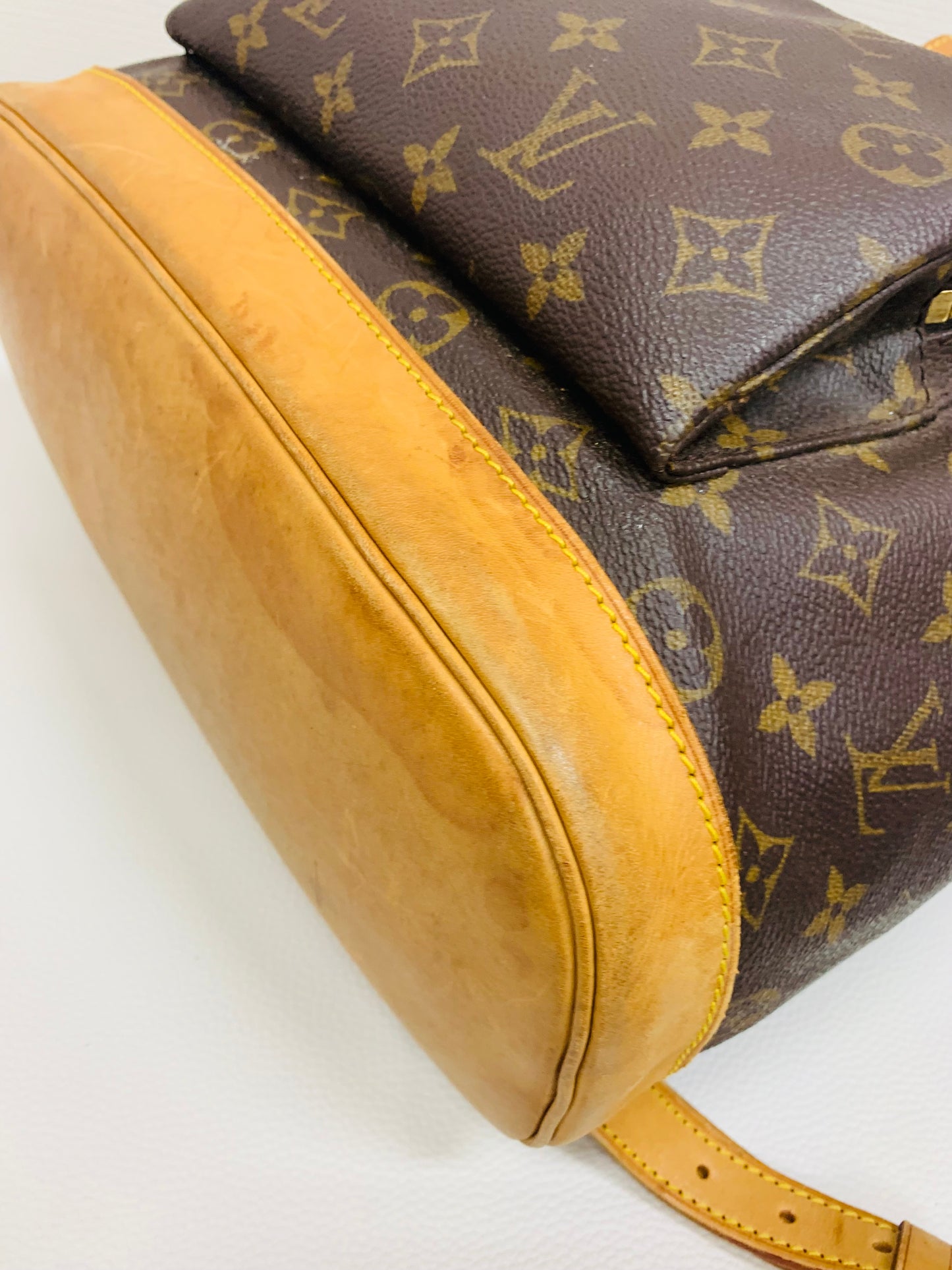 USED LOUIS VUITTON MONTSOURIES GM