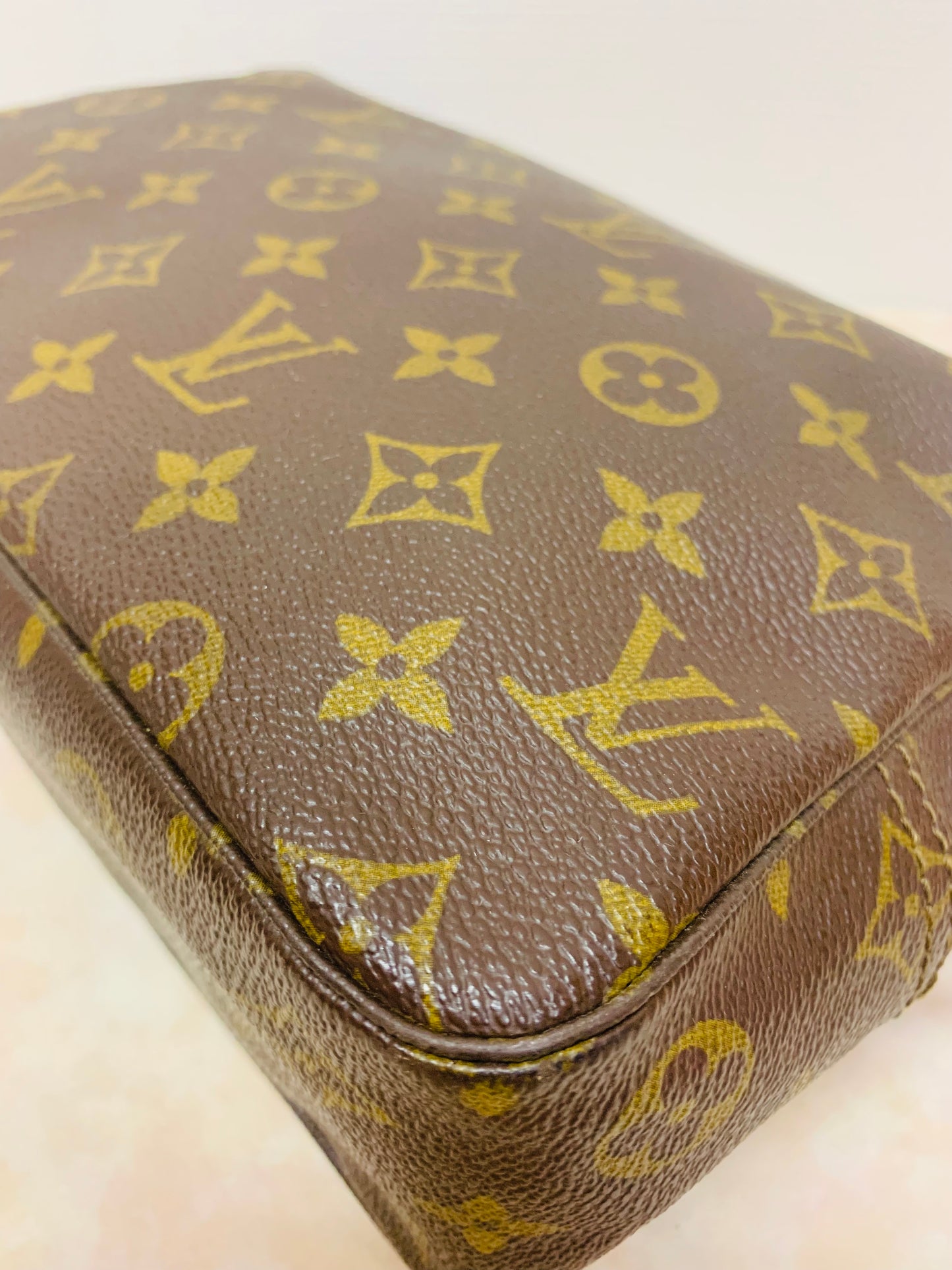 LOUIS VUITTON TROUSSE 28