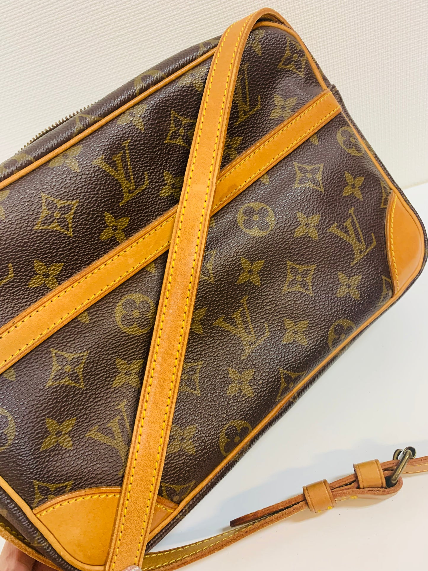 USED LOUIS VUITTON TROCADERO 27