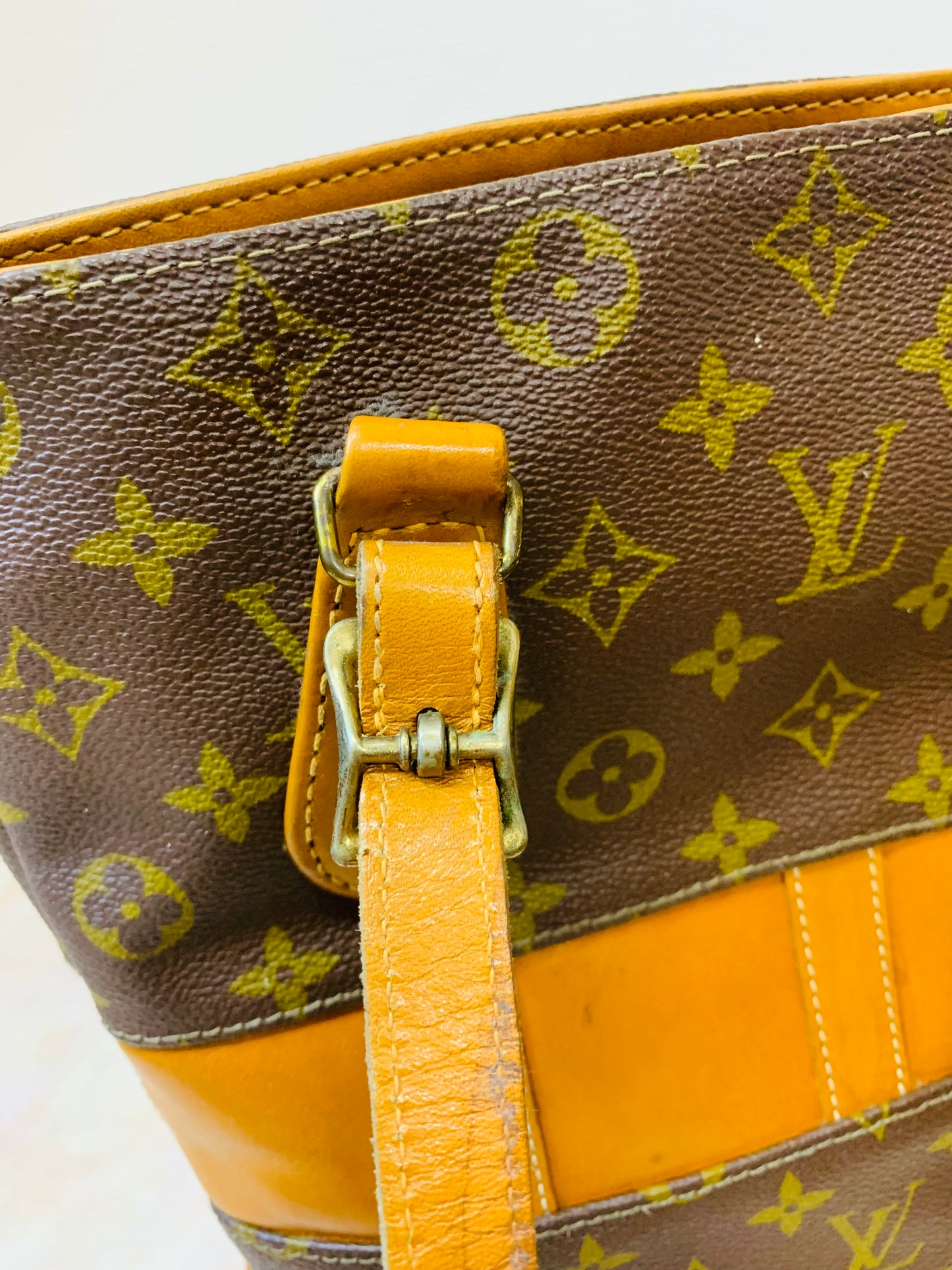 LOUIS VUITTON Bucket PM French Company