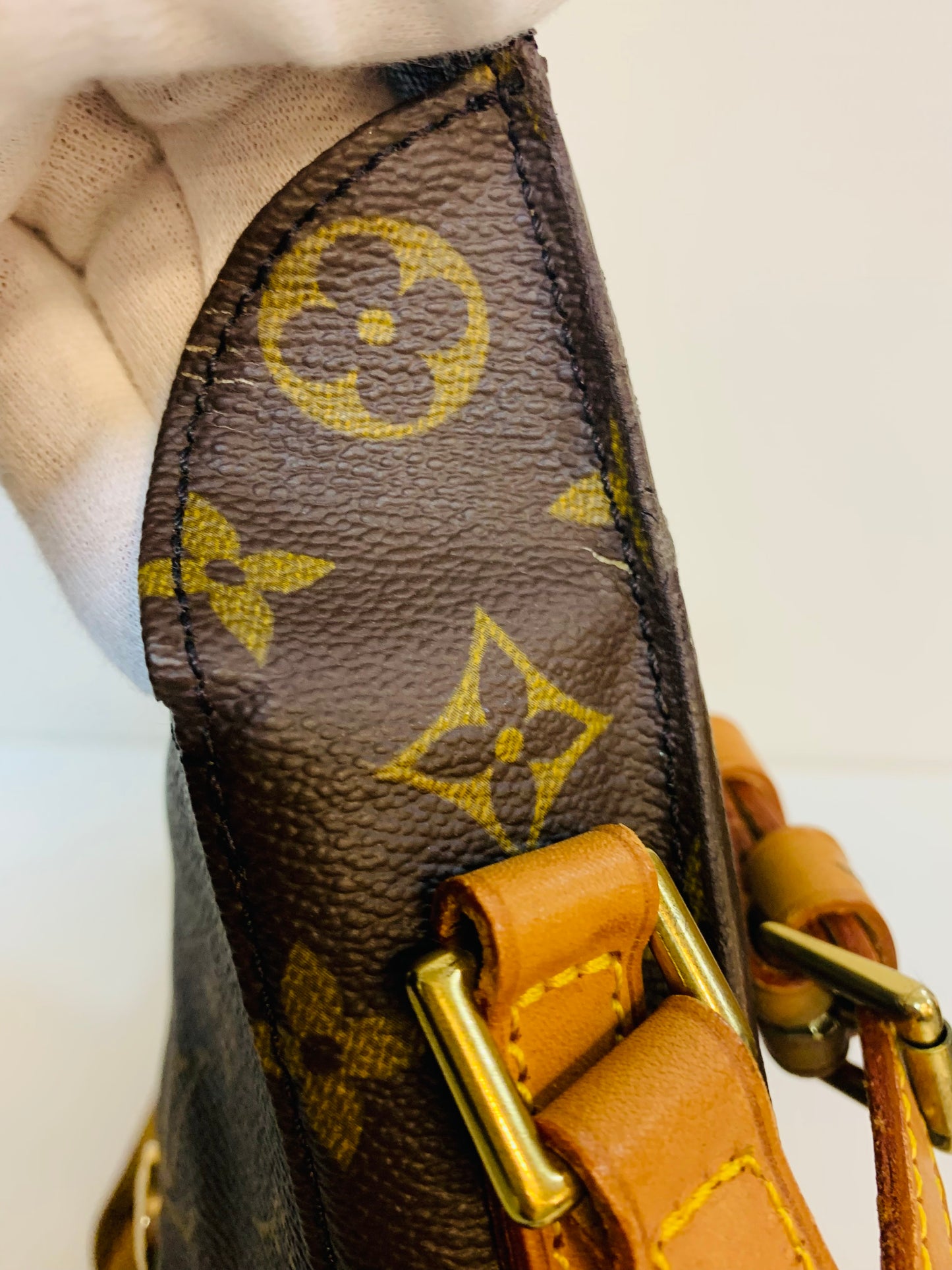 LOUIS VUITTON Saint Cloud MM Monogram