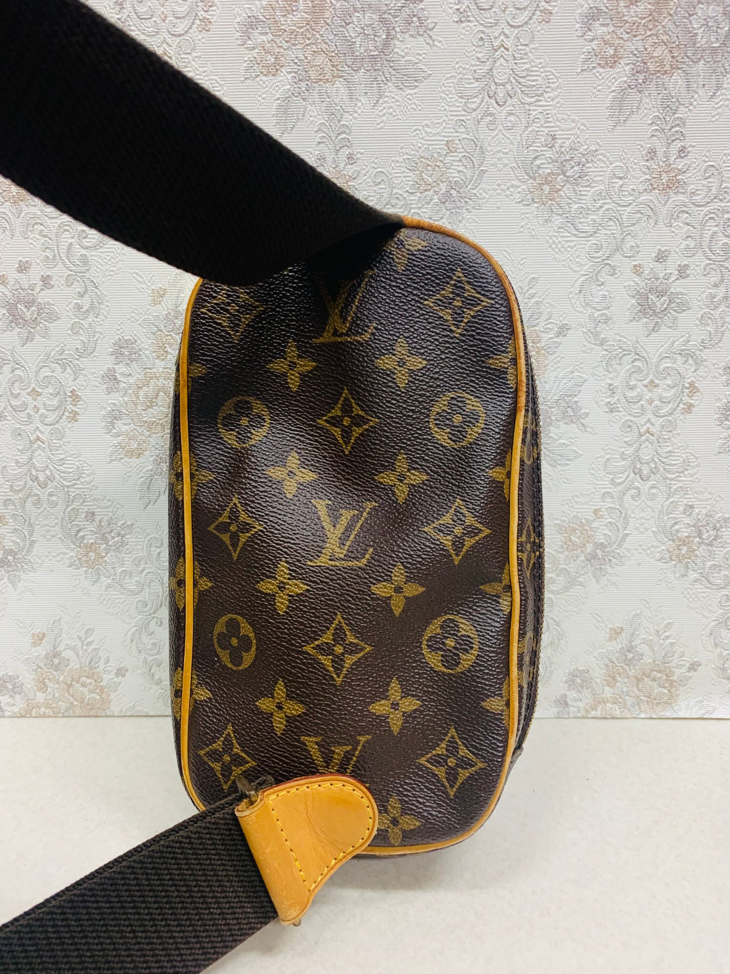 Louis Vuitton Monogram Pochette Gange body bag
