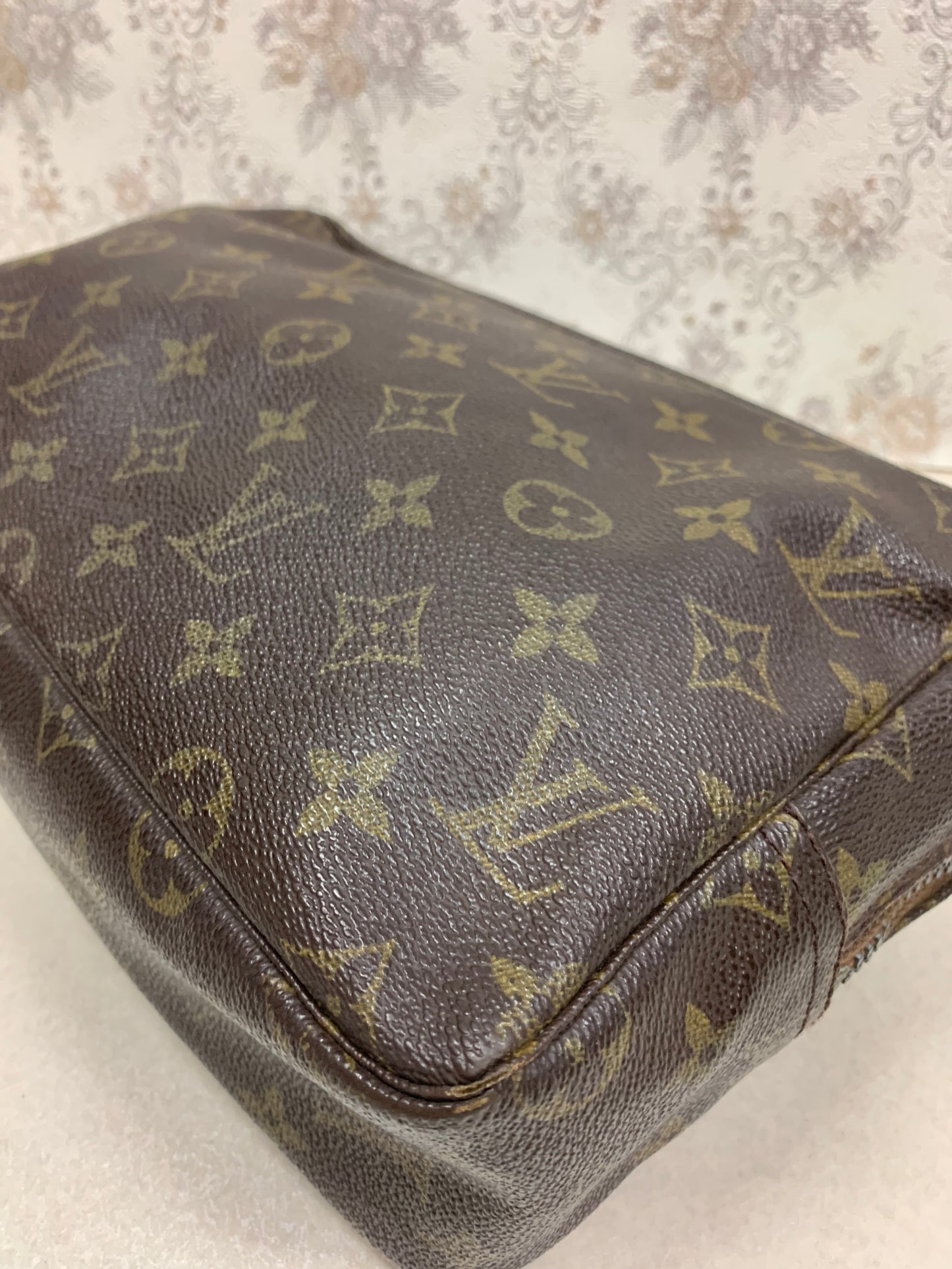 Louis Vuitton Monogram Trousse Toilette 28