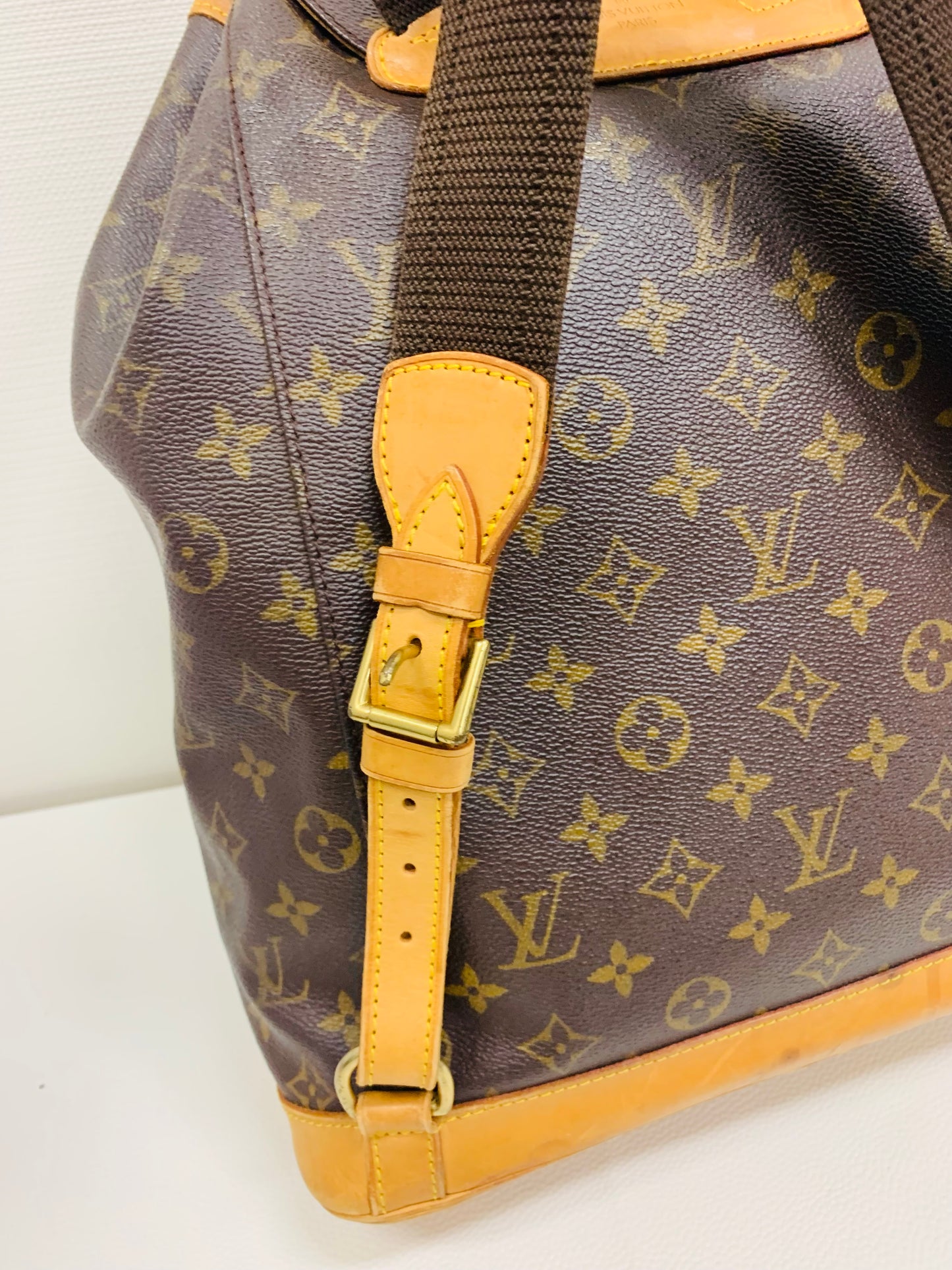 USED LOUIS VUITTON MONTSOURIES GM