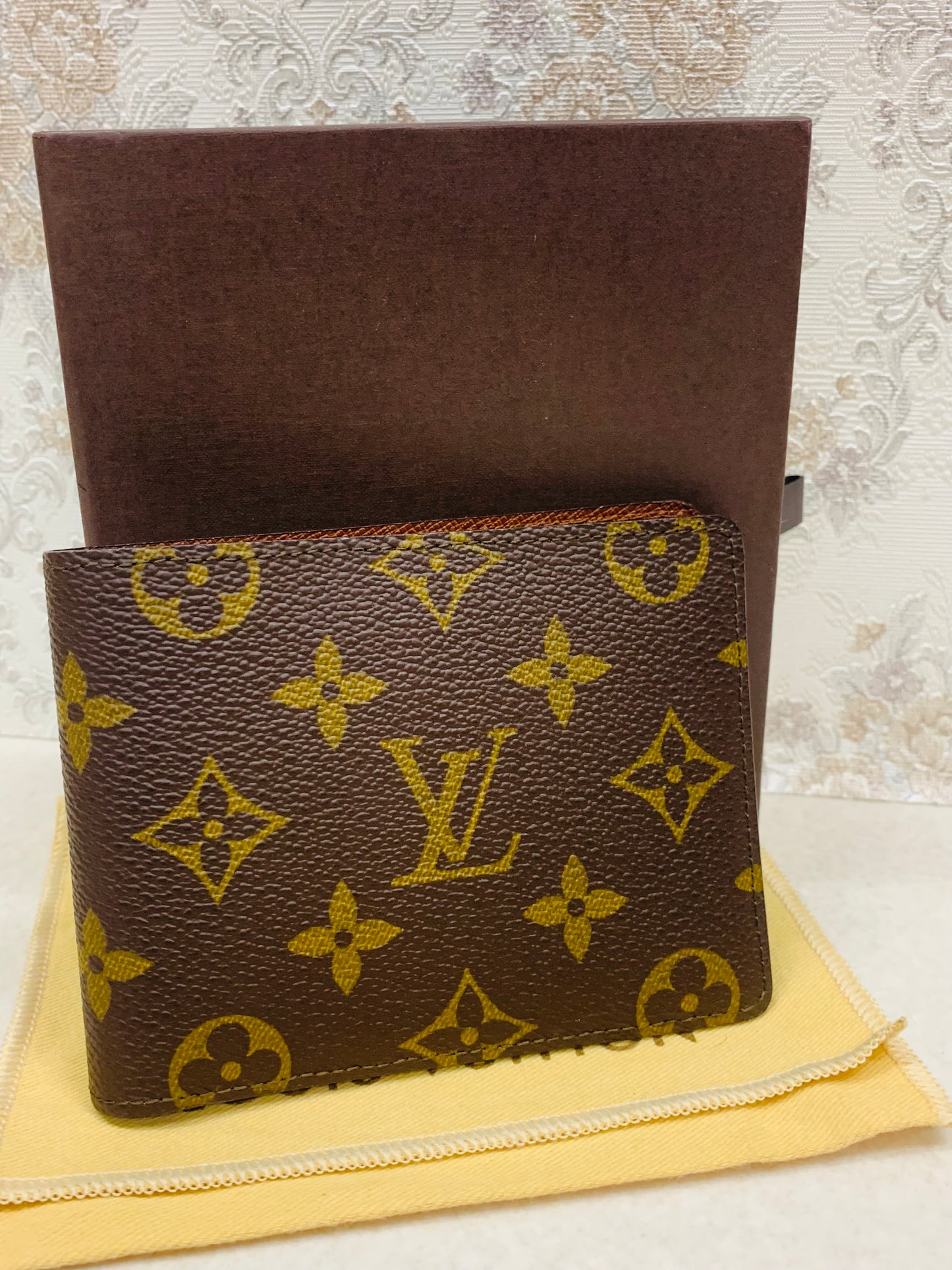 Louis Vuitton Monogram Multiple Mens billfold wallet