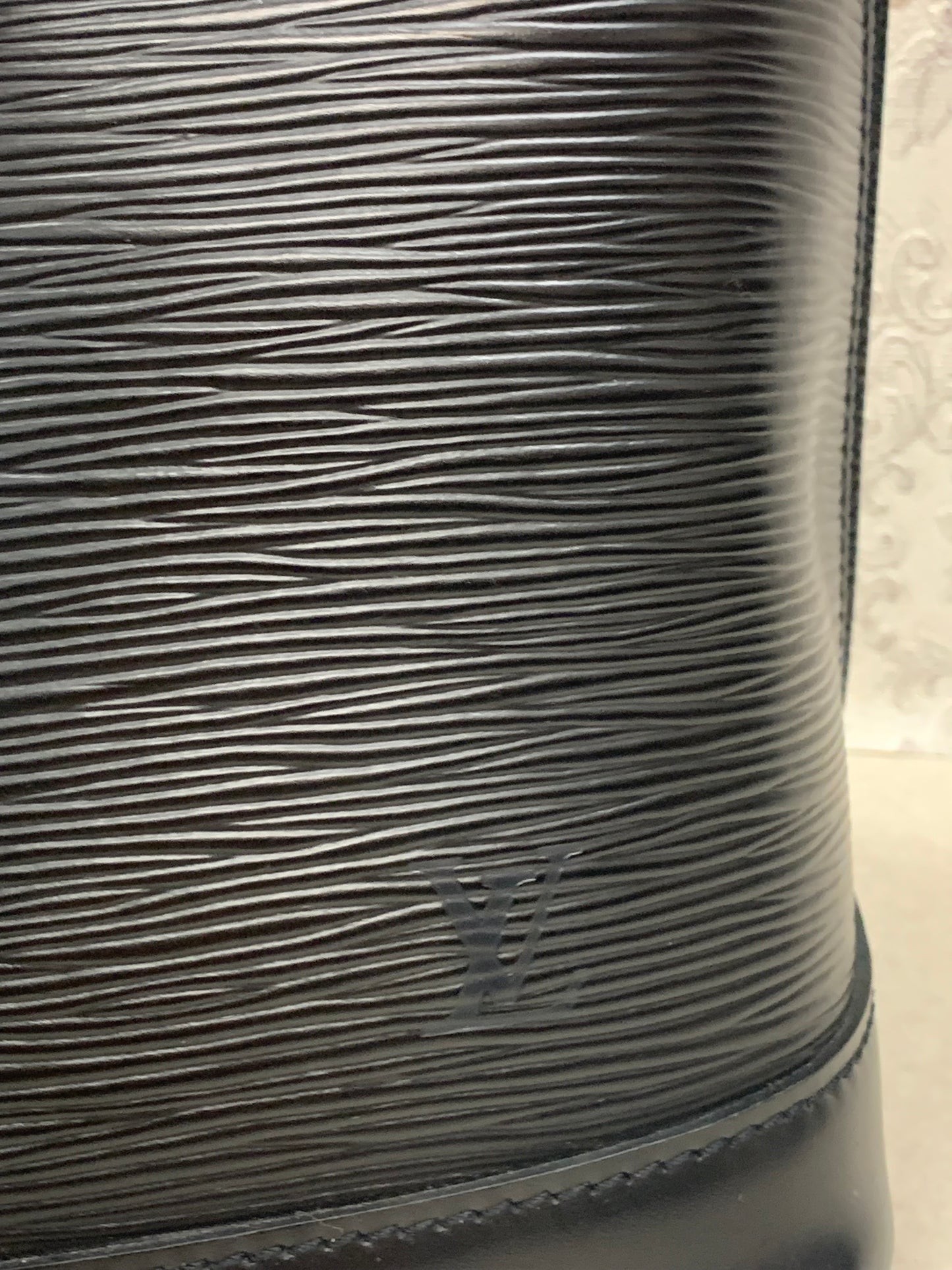 Louis Vuitton  Alma PM Epi Noir