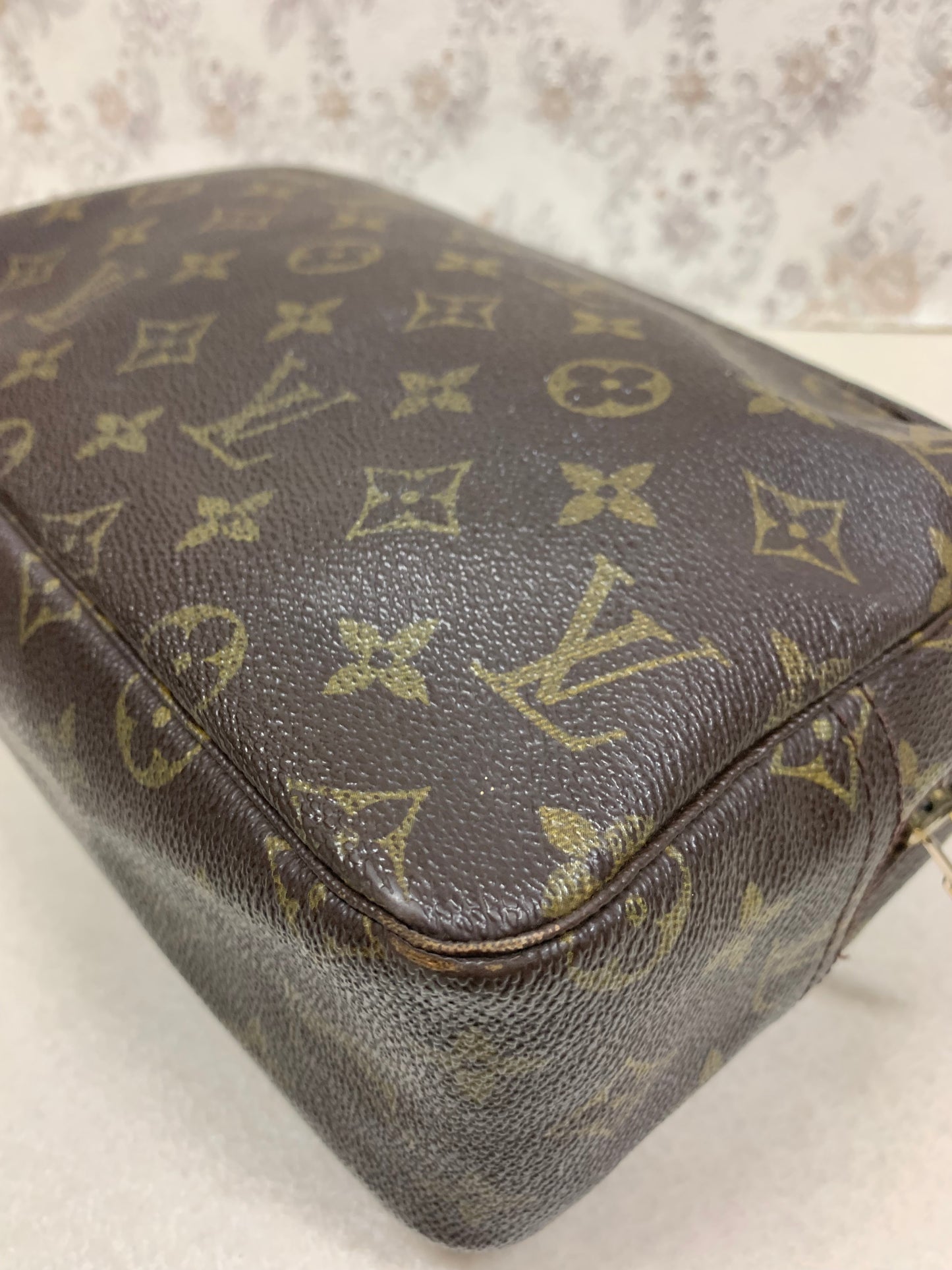 Louis Vuitton Monogram Trousse Toilette 28