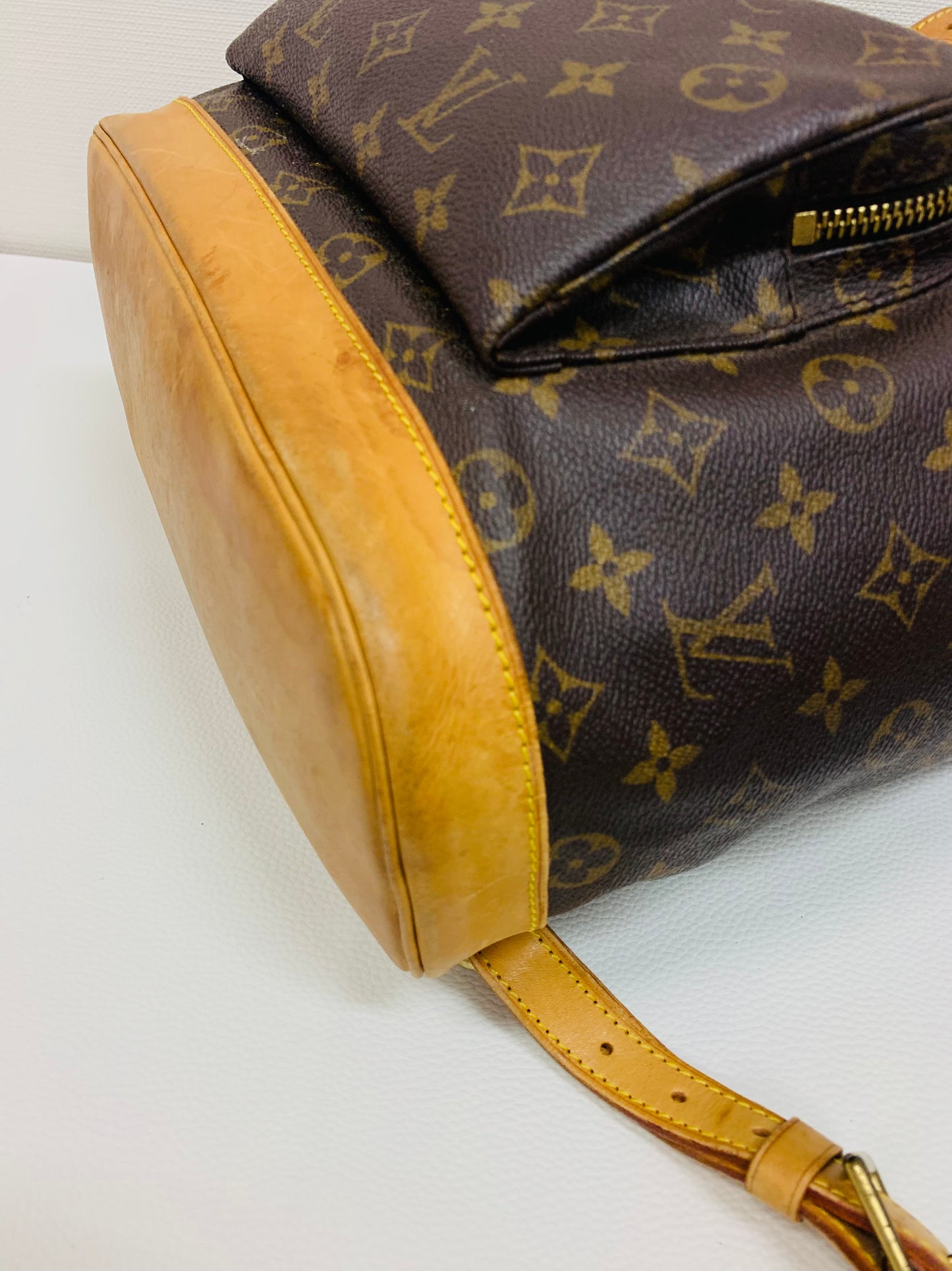 USED LOUIS VUITTON MONTSOURIES GM