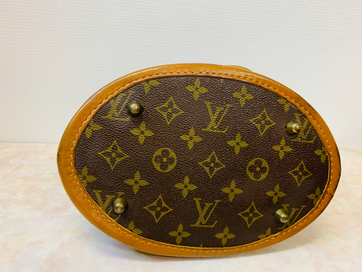 LOUIS VUITTON Bucket PM French Company