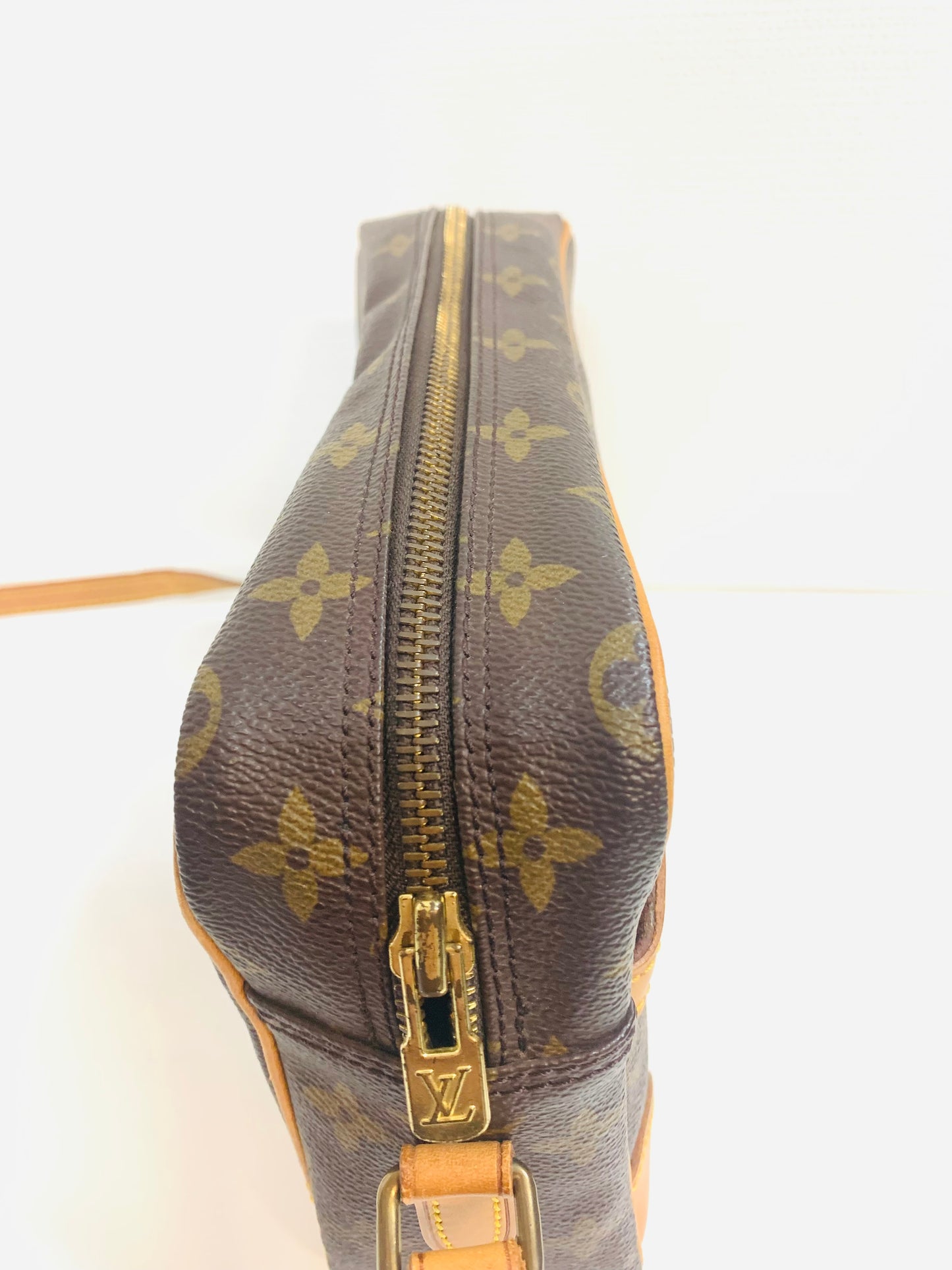 USED LOUIS VUITTON TROCADERO 27