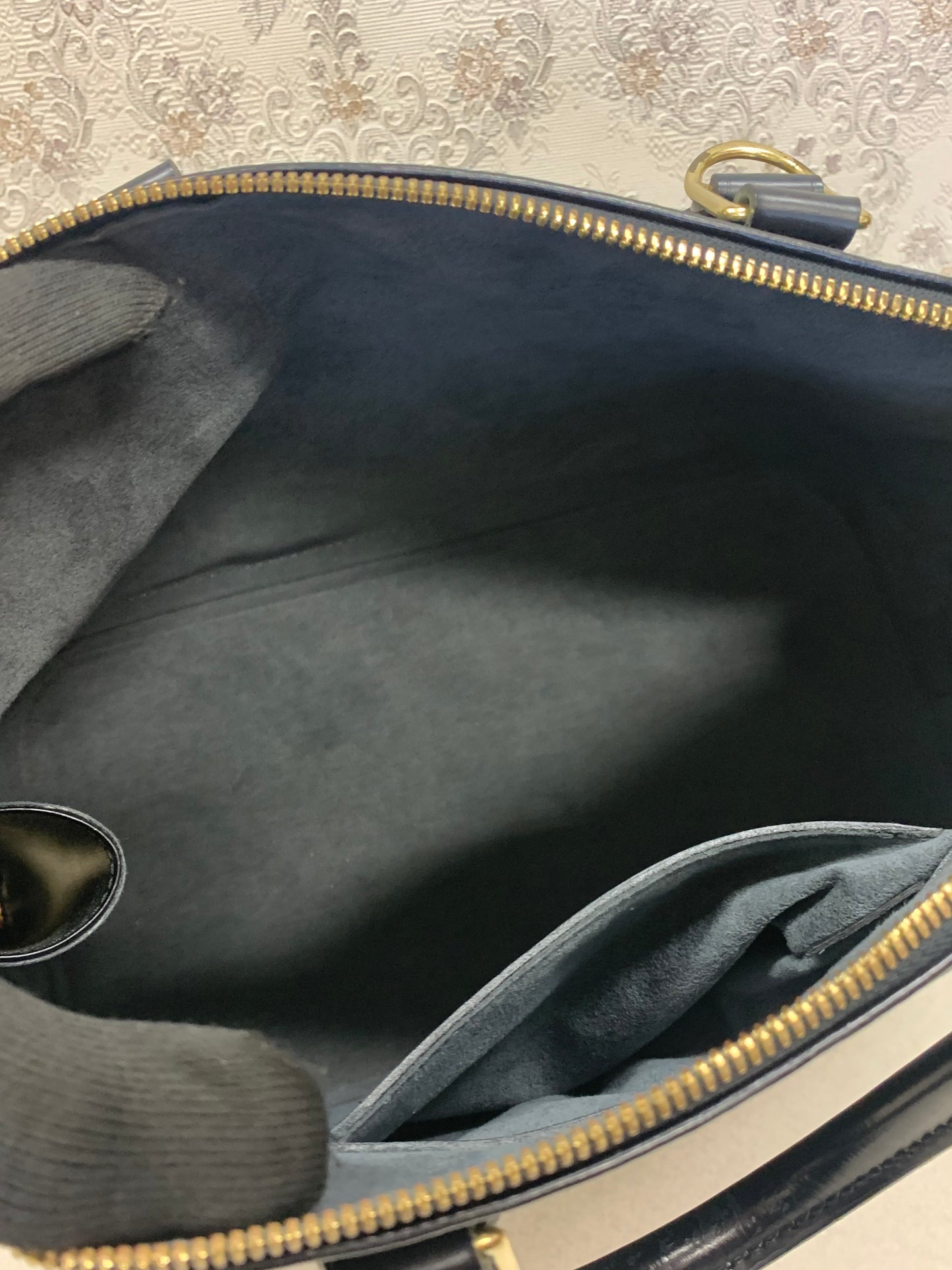 Louis Vuitton  Alma PM Epi Noir