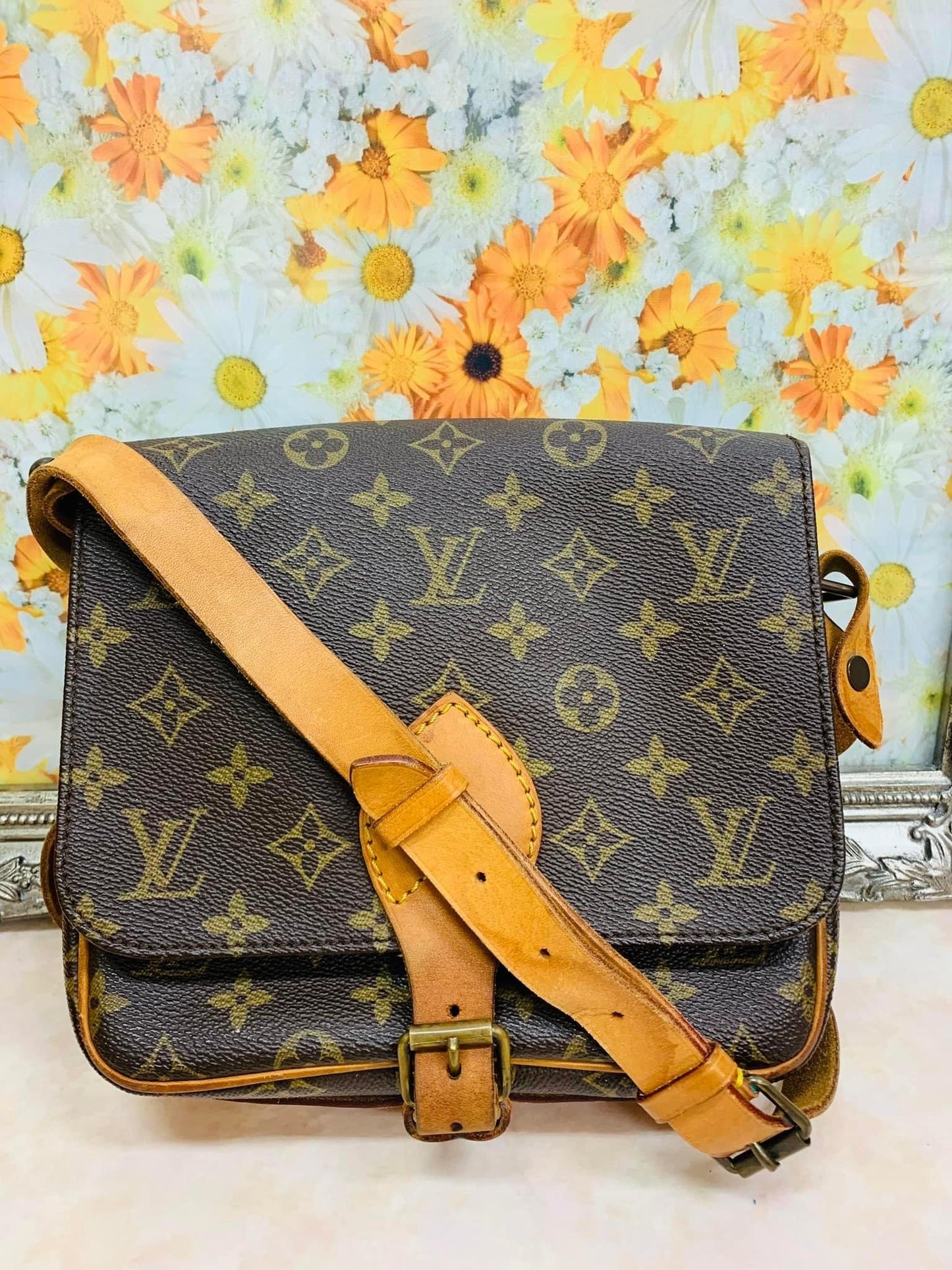 LOUIS VUITTON CARTOUCHIERE MM