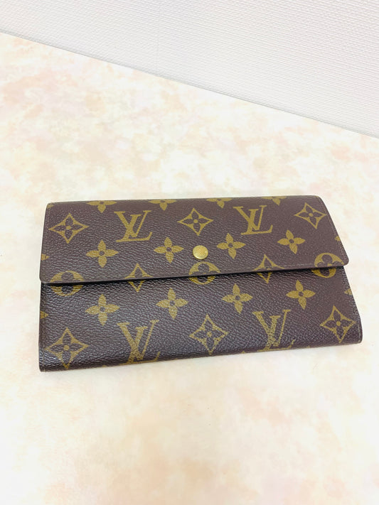 LOUIS VUITTON  International wallet Monogram