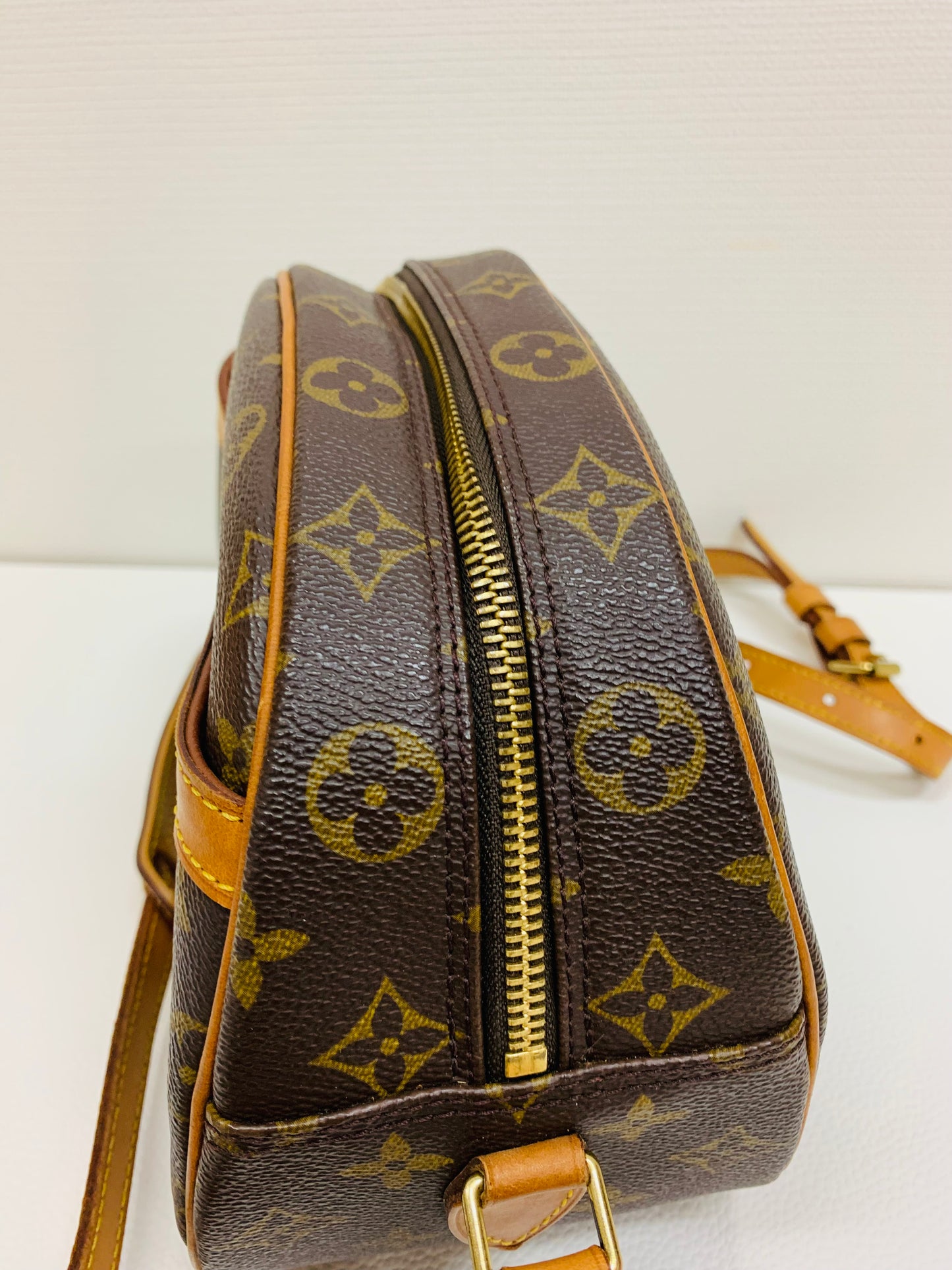 USED LOUIS VUITTON BLOIS