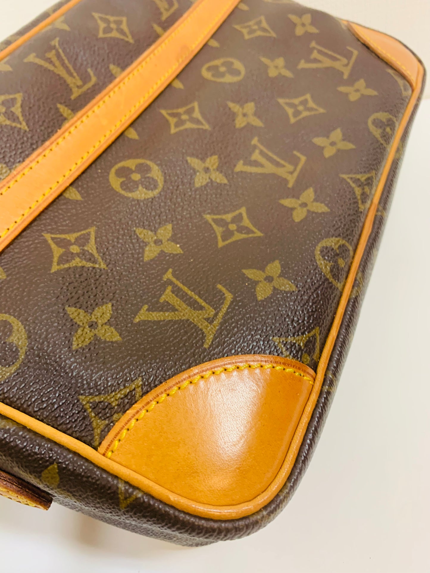 USED LOUIS VUITTON TROCADERO 27