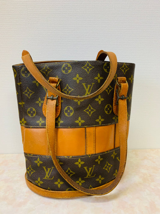 LOUIS VUITTON Bucket PM French Company