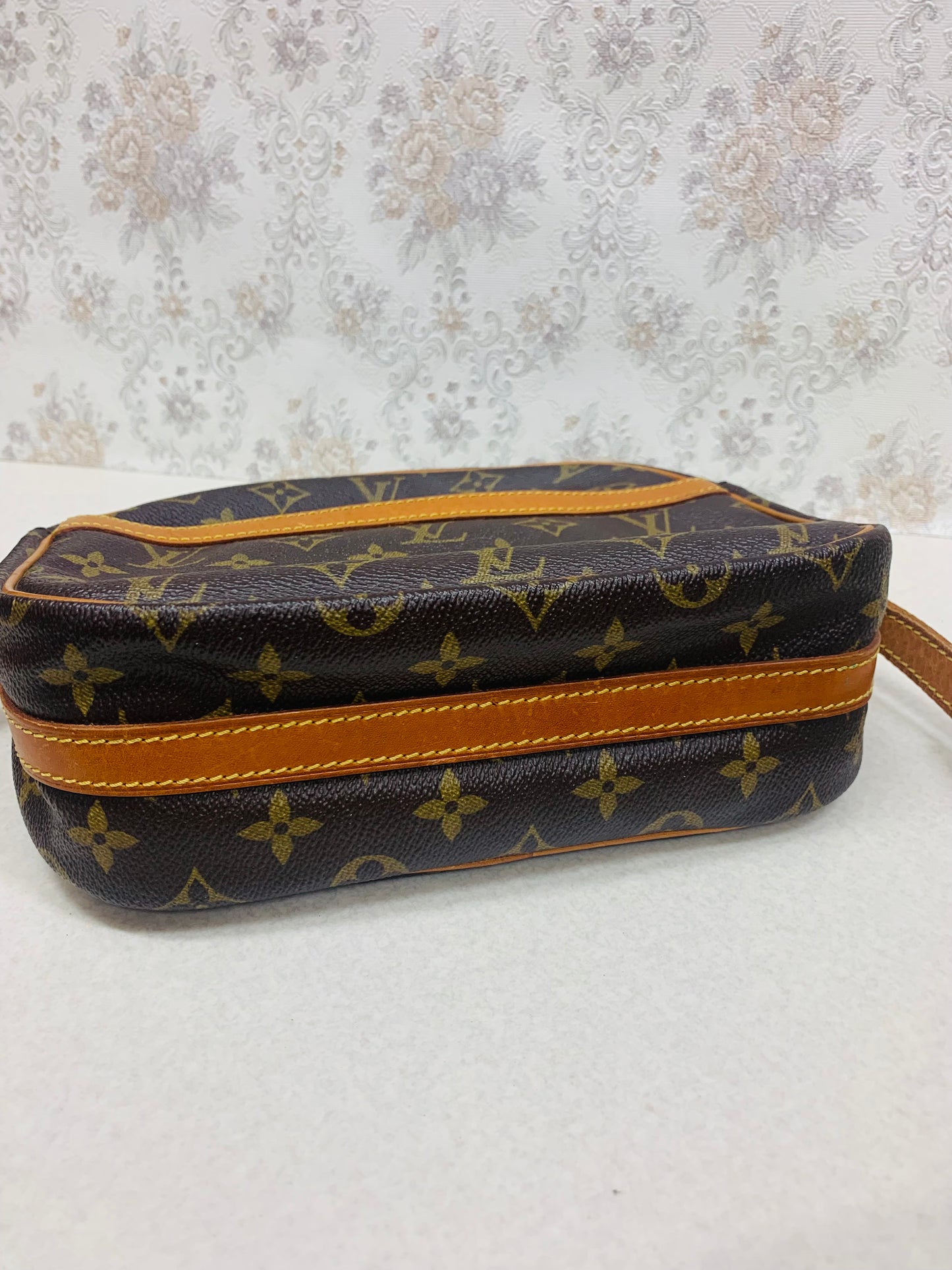 Louis Vuitton Monogram Senlis