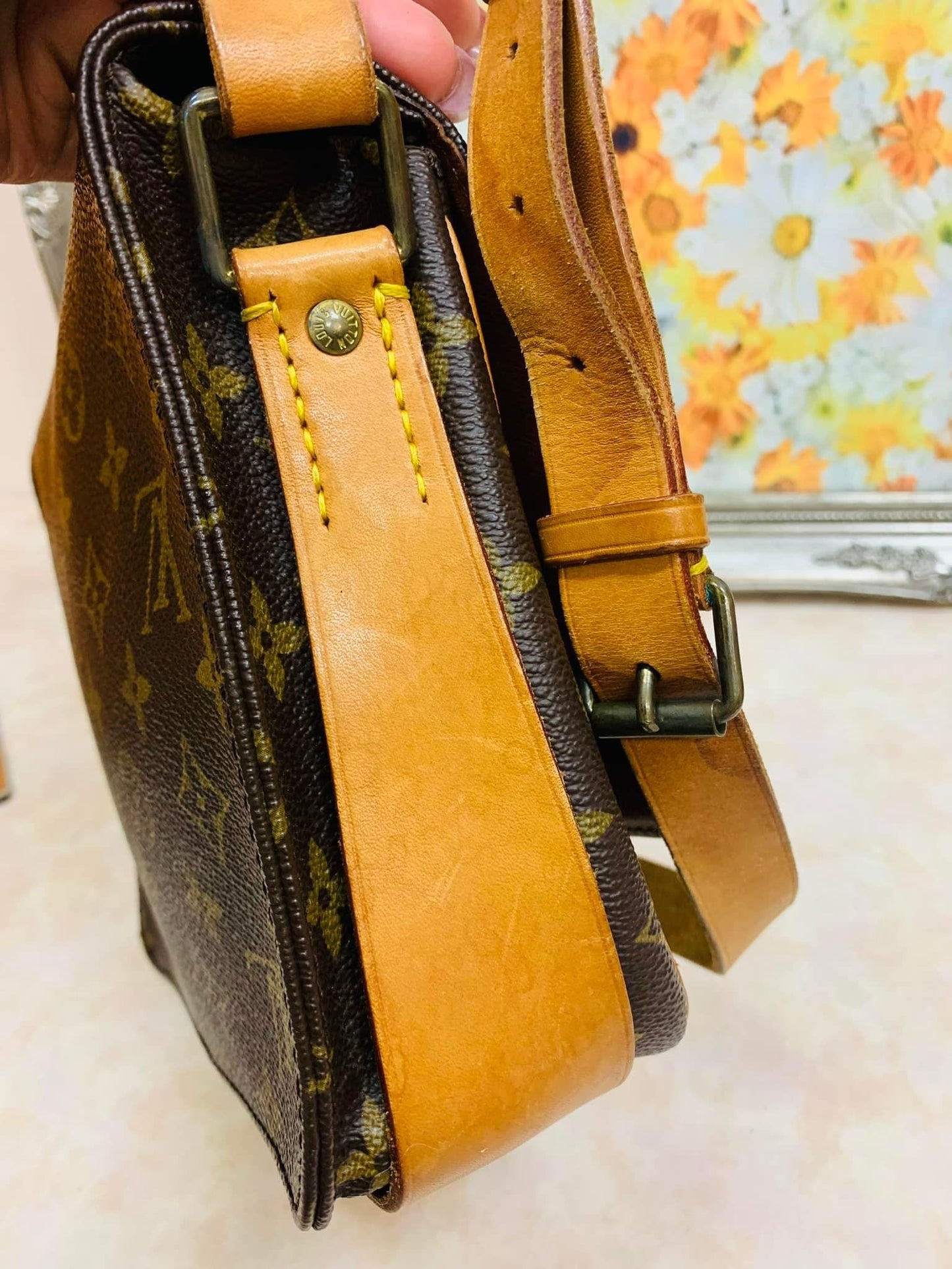 LOUIS VUITTON CARTOUCHIERE MM