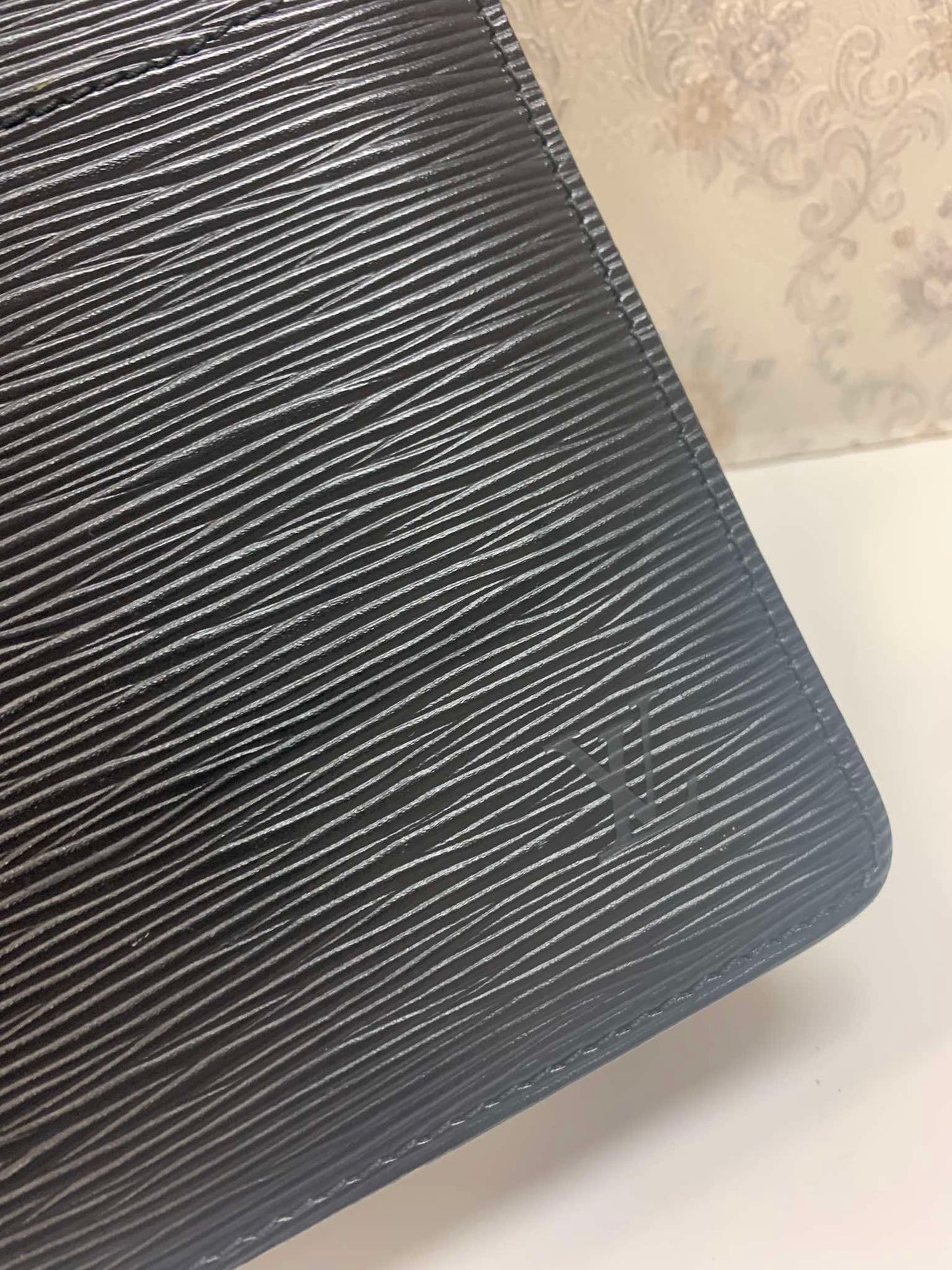 Louis Vuitton  Epi Pochette Homme clutch