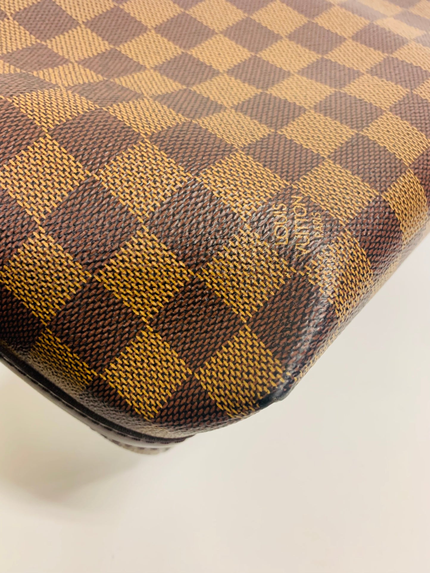 Louis Vuitton Damier Ebene Illovo MM