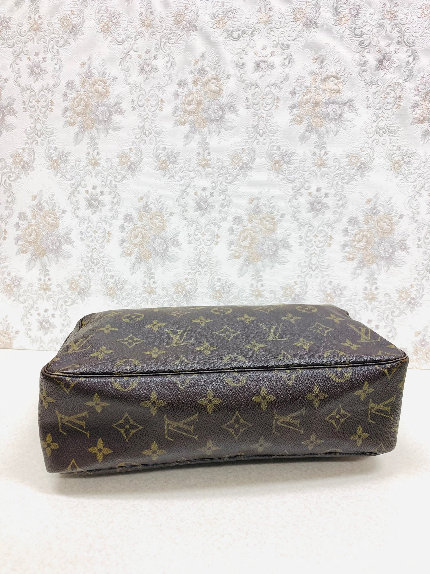 Louis Vuitton Monogram Trousse Toilette 28