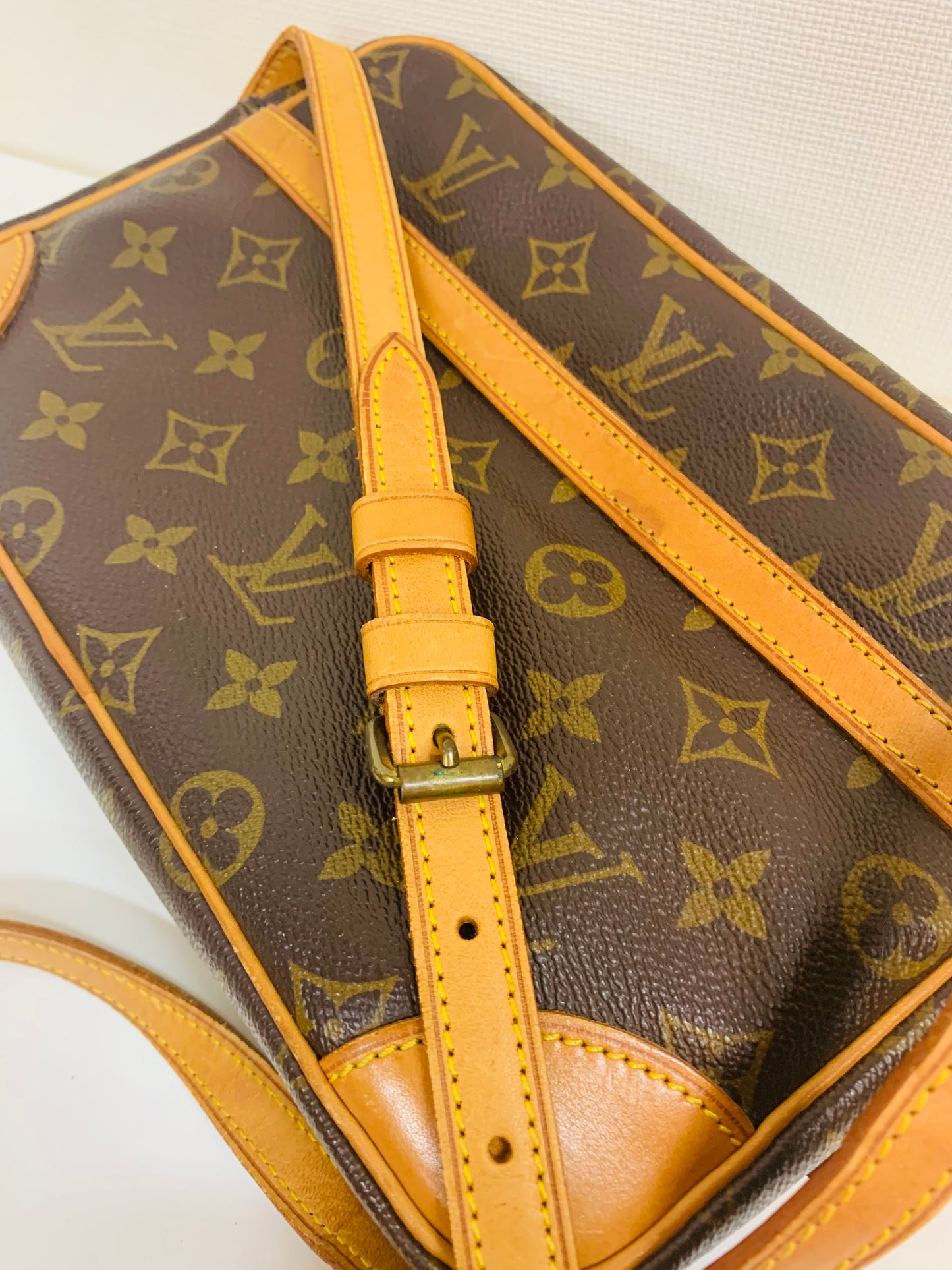 USED LOUIS VUITTON TROCADERO 27