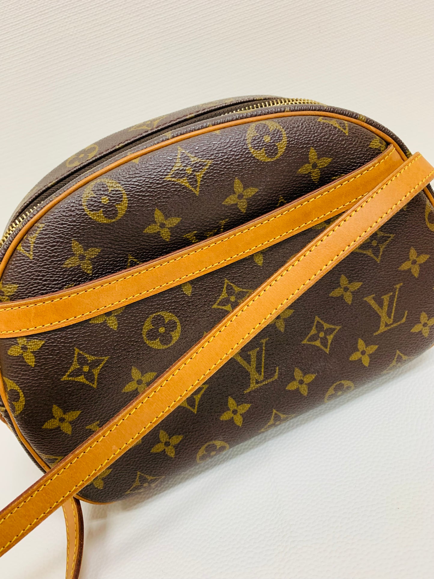 USED LOUIS VUITTON BLOIS