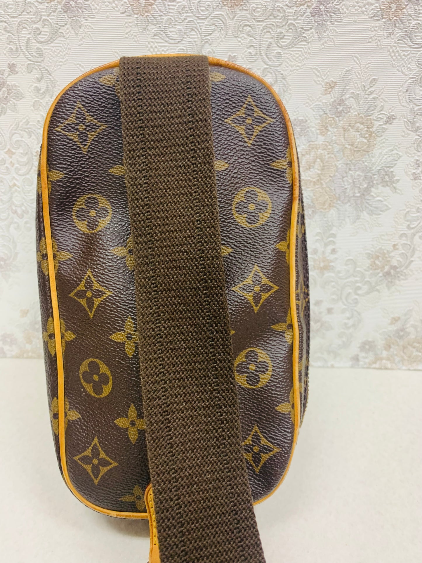 Louis Vuitton Monogram Pochette Gange body bag