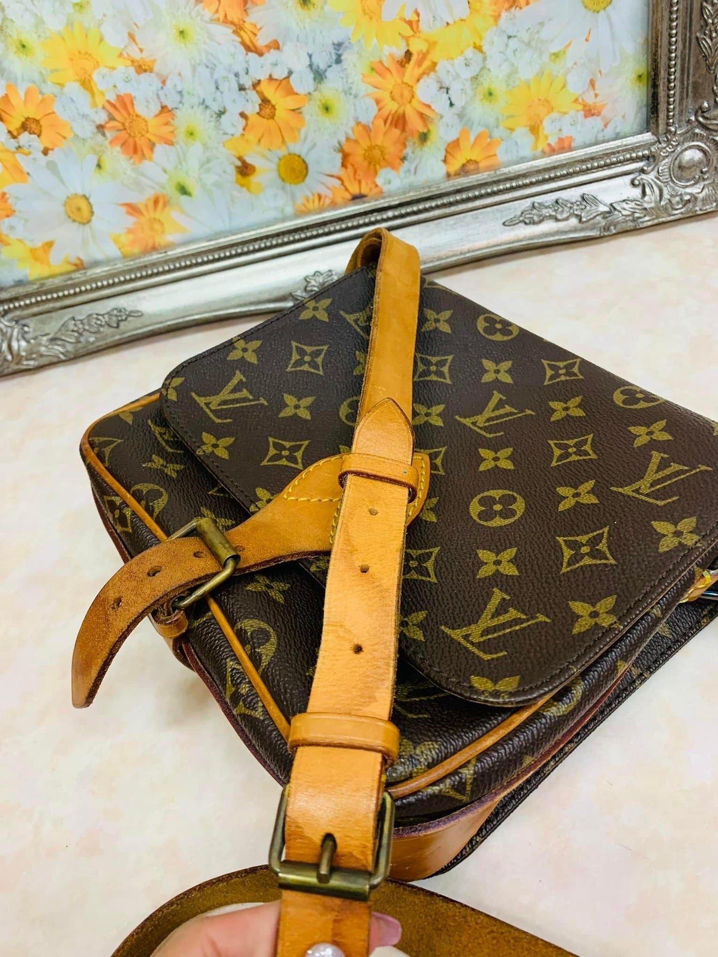 LOUIS VUITTON CARTOUCHIERE MM