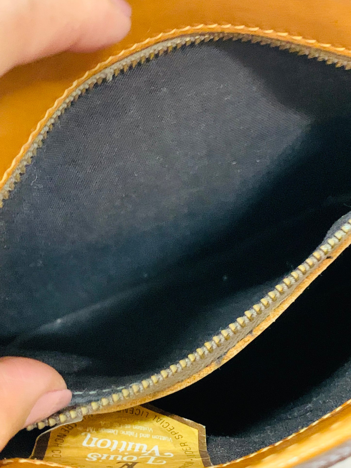 LOUIS VUITTON Bucket PM French Company