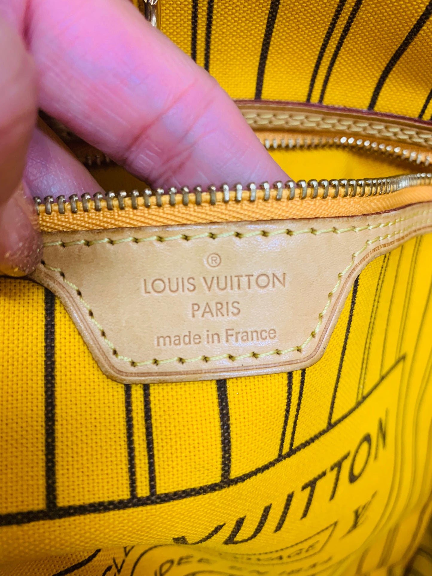 Used Louis Vuitton Limited Edition Neverful MM Mimosa with pouch