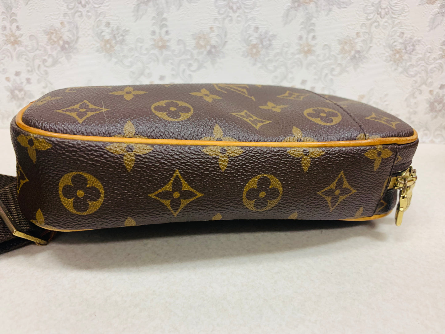 Louis Vuitton Monogram Pochette Gange body bag