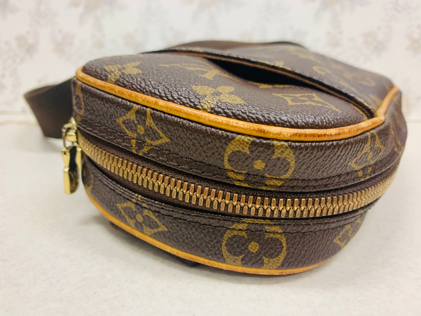 Louis Vuitton Monogram Pochette Gange body bag
