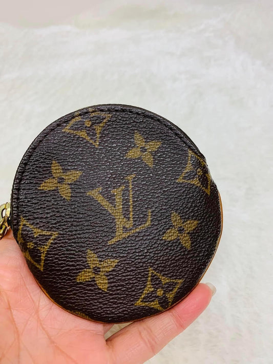 LOUIS VUITTON Round Coin Purse